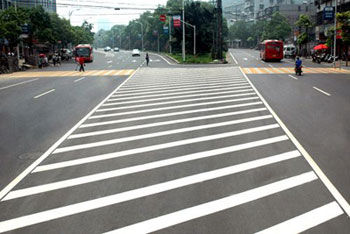重慶市道路劃線(xiàn)施工現(xiàn)場(chǎng)1