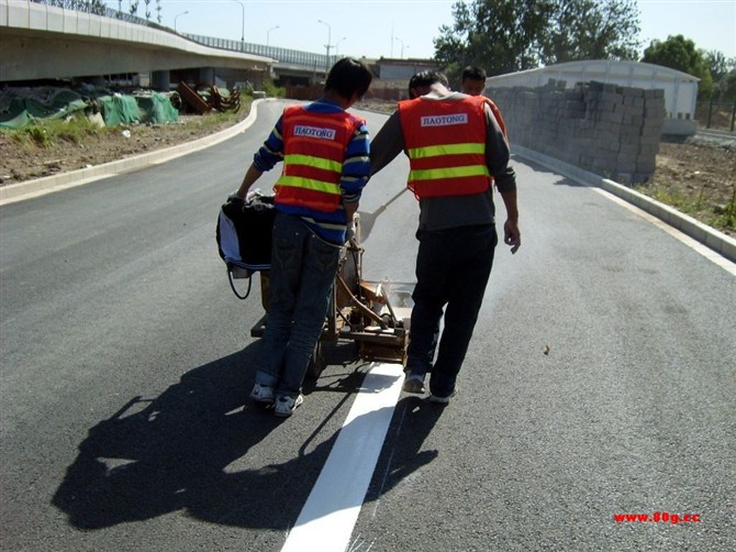 重慶廠(chǎng)區(qū)道路劃線(xiàn)施工