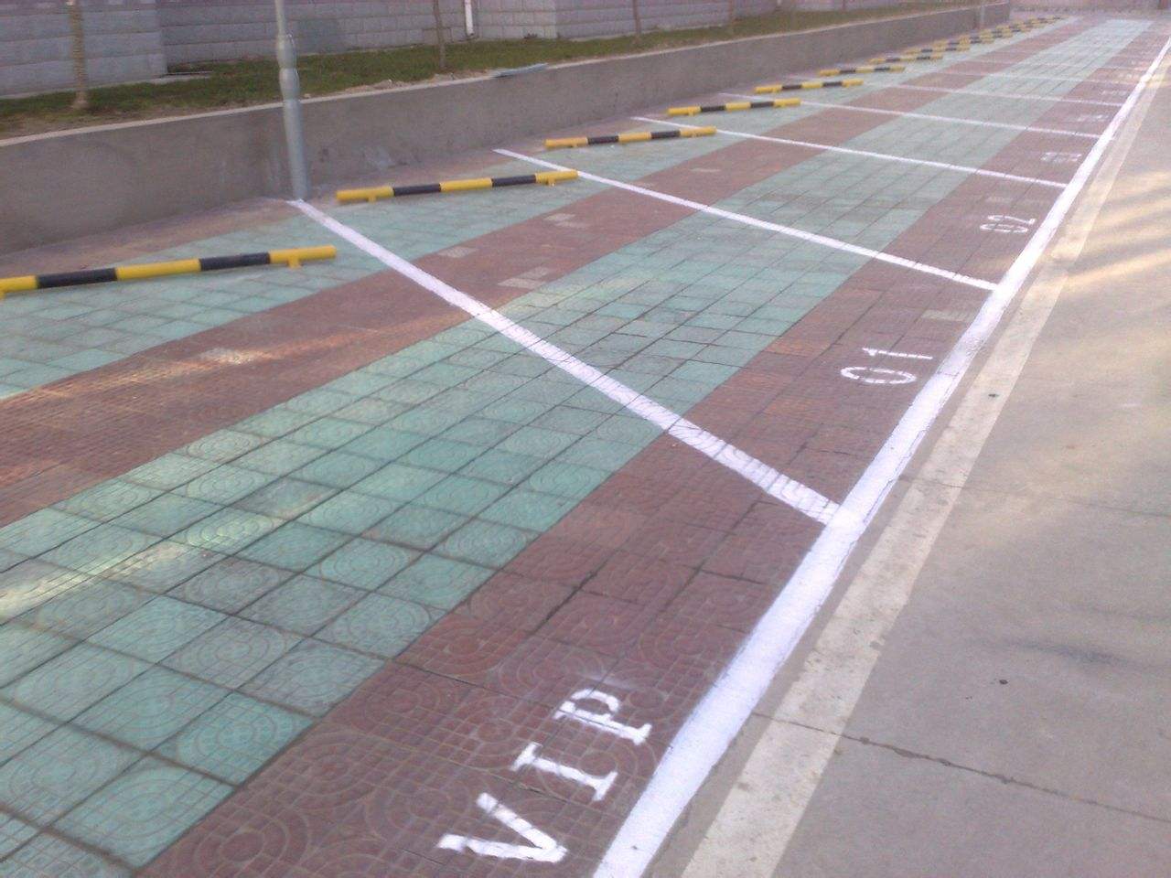 停車(chē)場(chǎng)劃線(xiàn)
