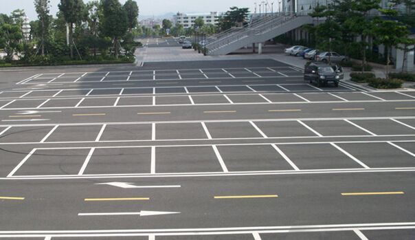 專(zhuān)業(yè)車(chē)位劃線(xiàn)
